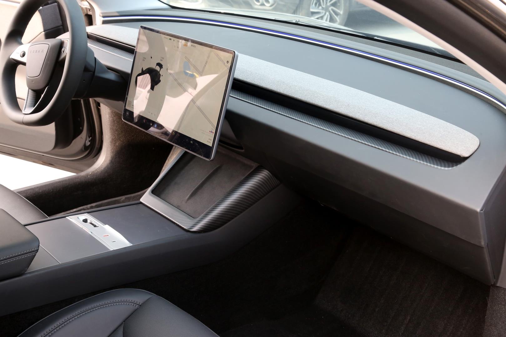 2025+ MODEL Y (JUNIPER) IÇIN GÖGÜSLÜK KAPLAMA KARBON BOYA
