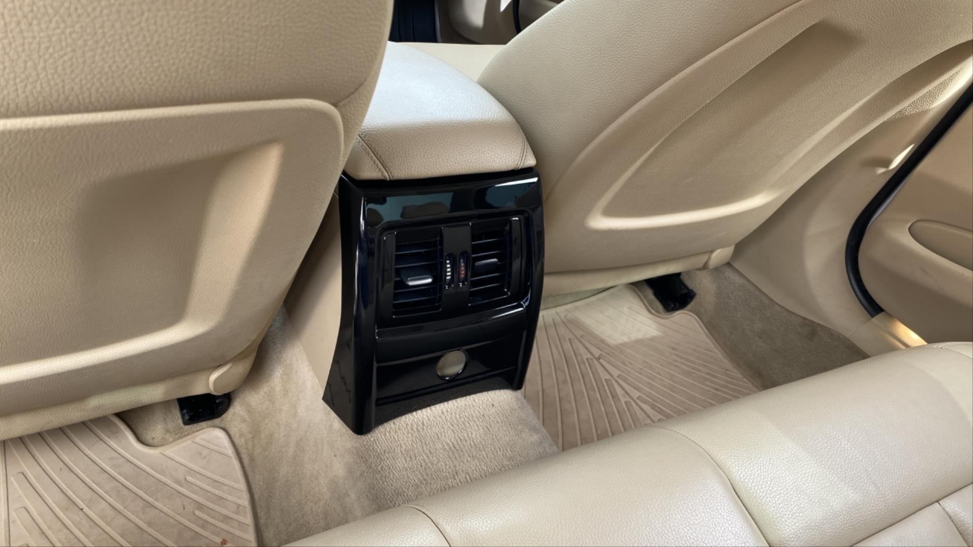 3 SERISI F30 IÇIN UYUMLU ARKA KLIMA  KAPLAMA - PIANO BLACK 