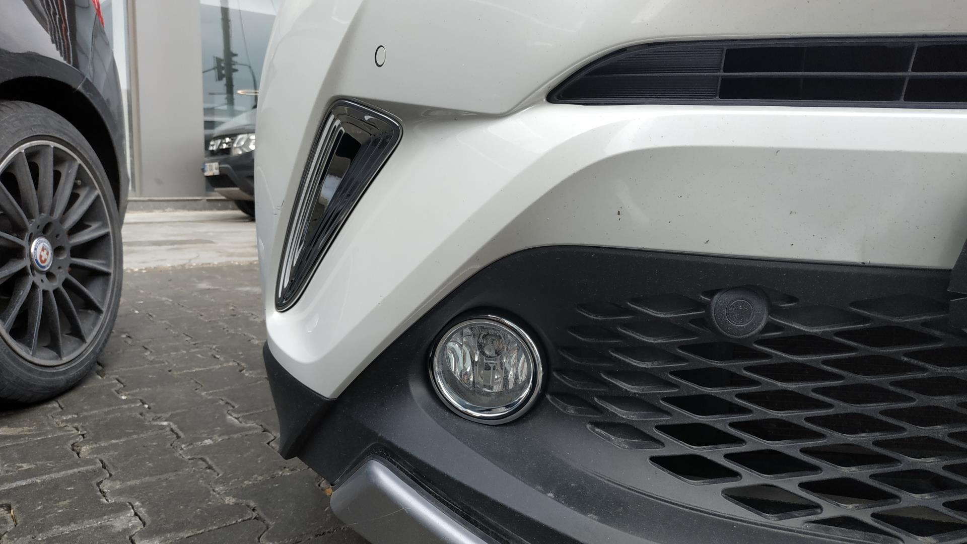 C-HR 2016-2019 IÇIN UYUMLU ÖN SIS HALKA KAPLAMA NIKELAJ