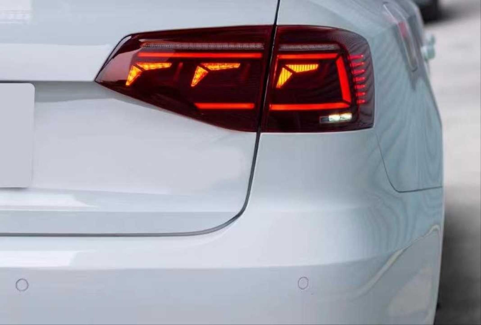 JETTA 2015+ IÇIN UYUMLU  LED STOP 
