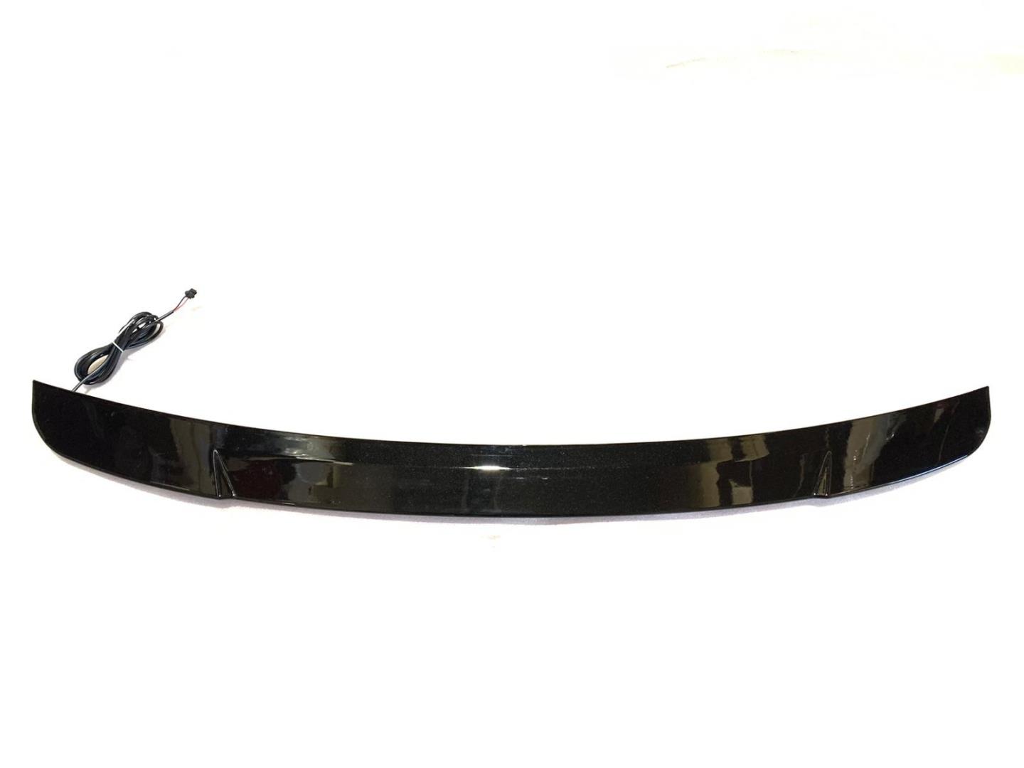 PASSAT B8 IÇIN UYUMLU LED SPOILER  (PIANO BLACK)