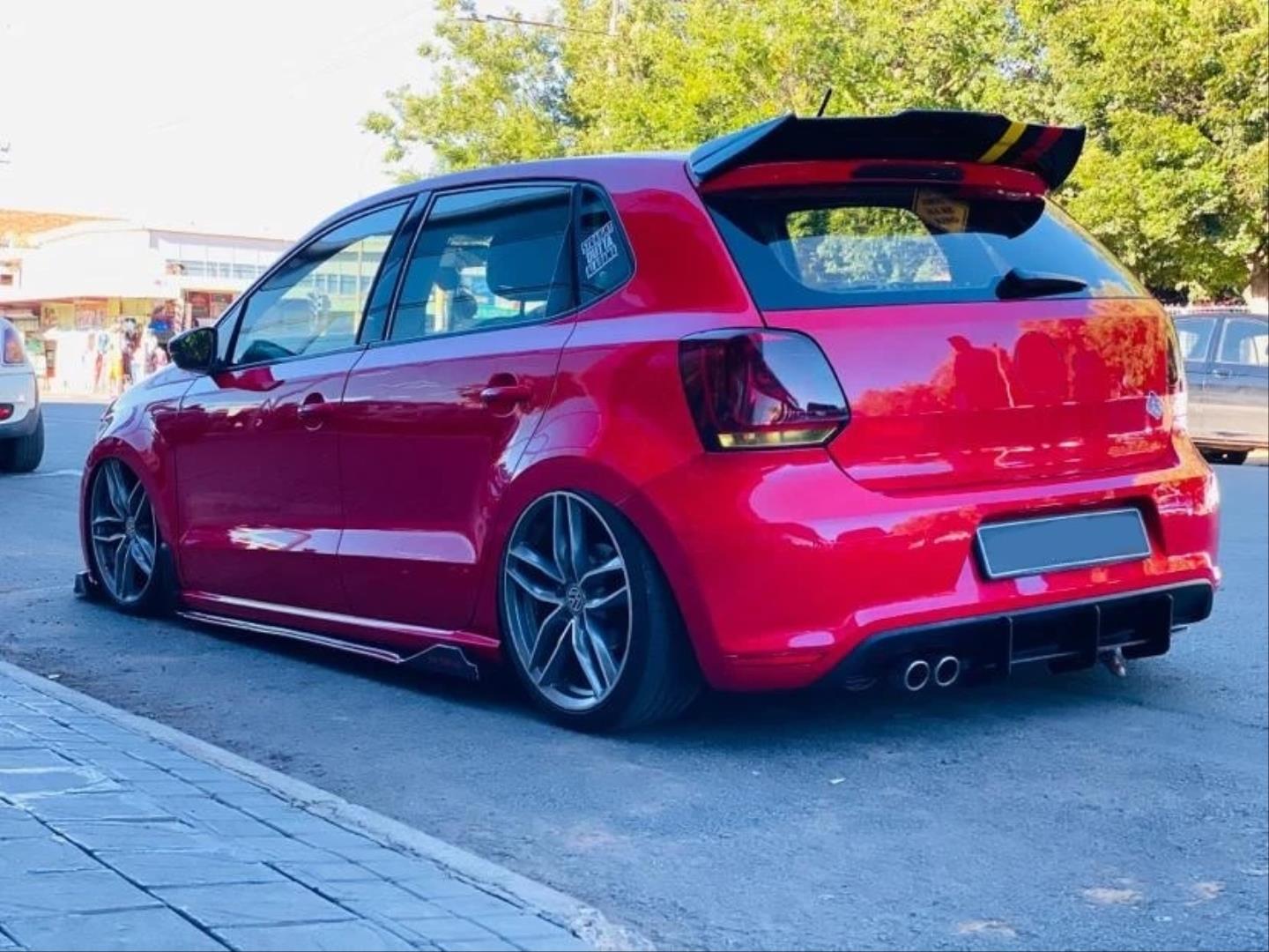 POLO  2010-2017 IÇIN BATMAN SPOILER - PIANO BLACK  