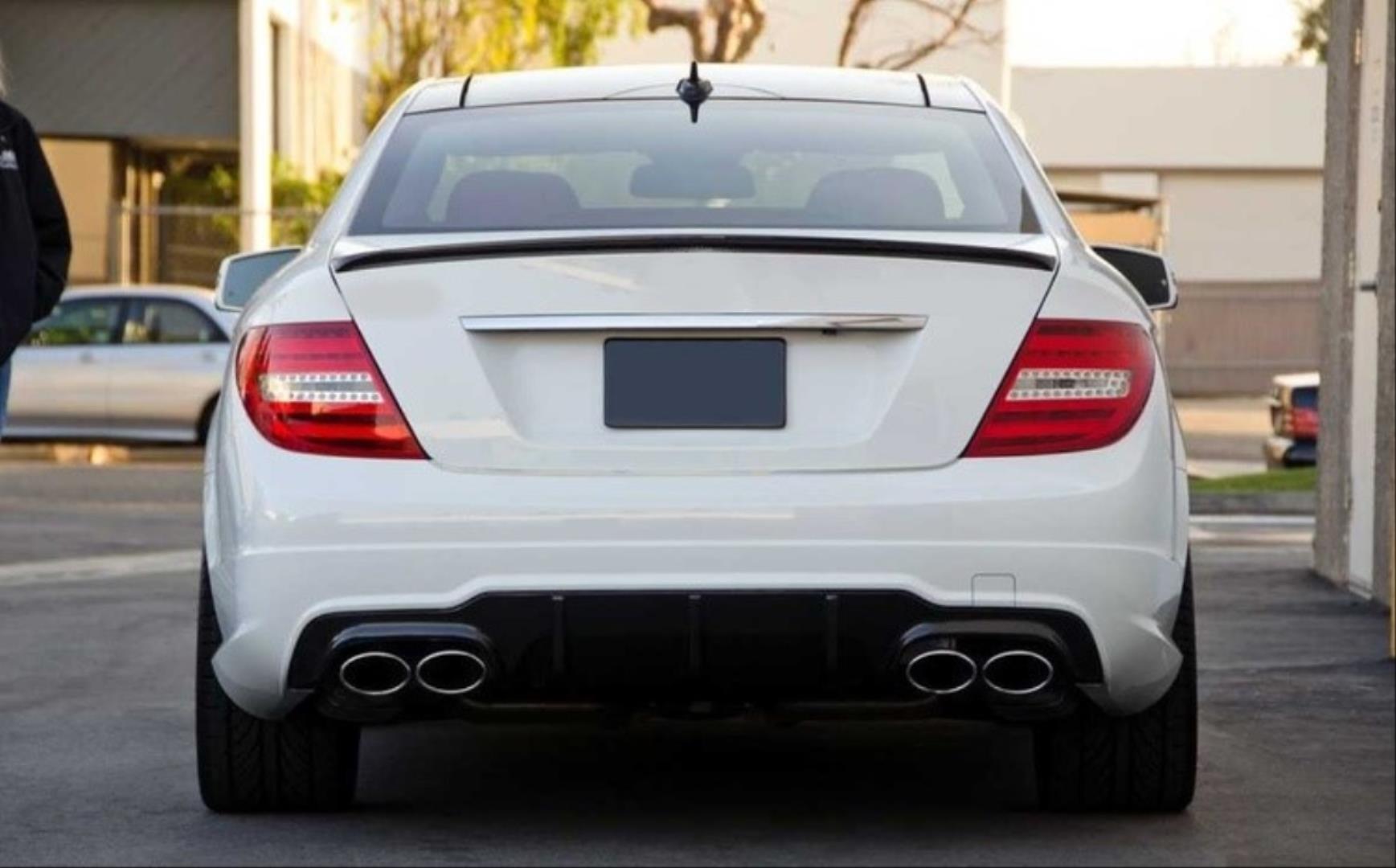 W204 2007-2014 C SERISI IÇIN UYUMLU AMG SPOILER - PIANO BLACK (PARLAK SIYAH)