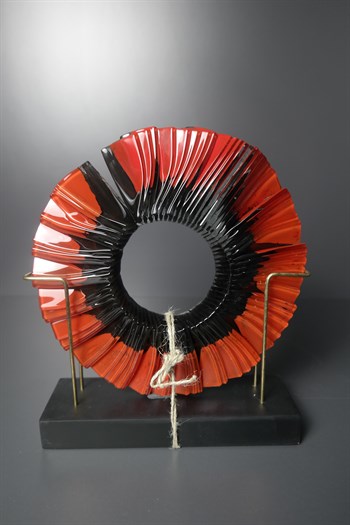 Kırmızı Cam Disk Siyah Kaideli 2li Dekoratif Obje