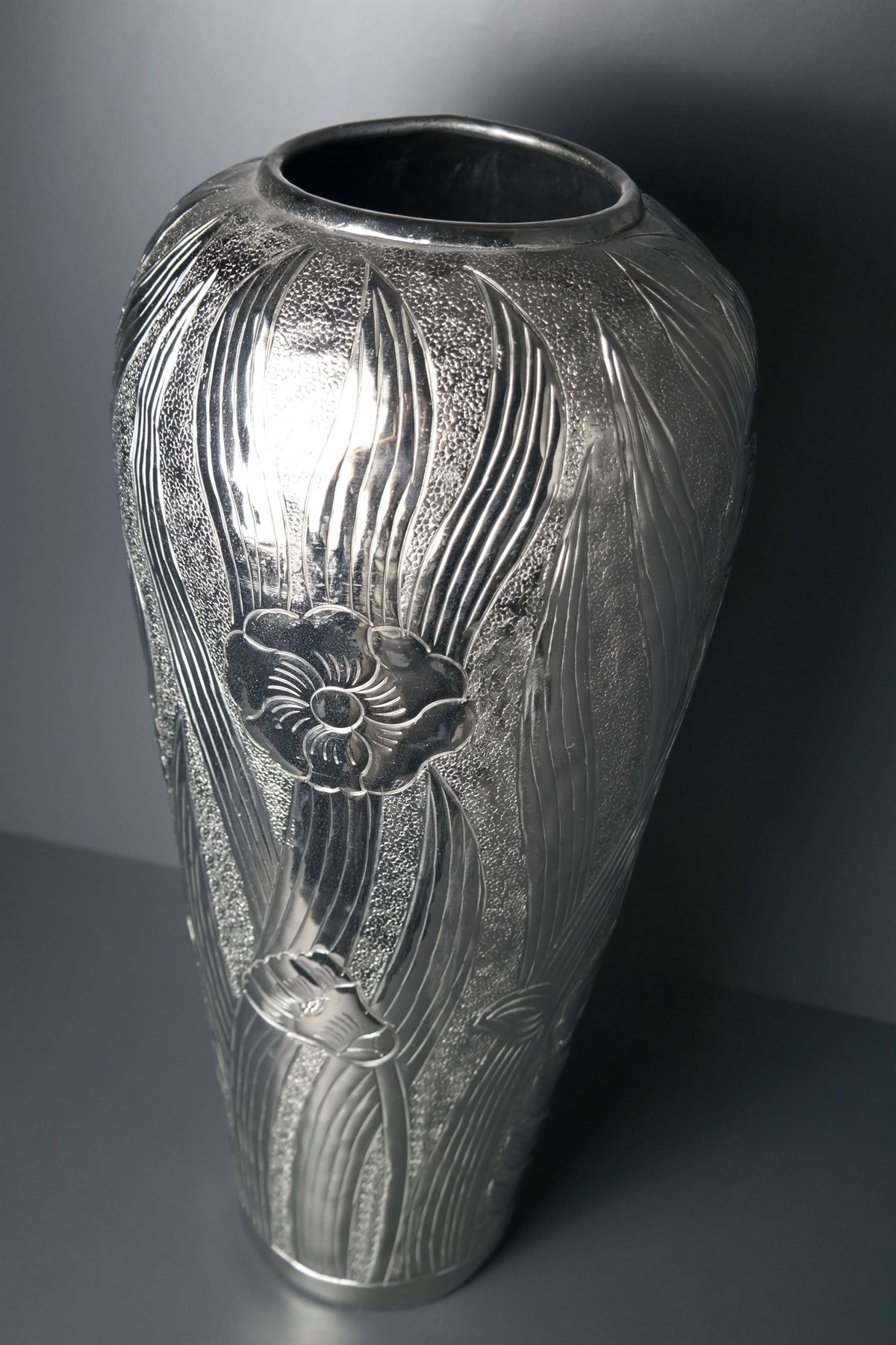 Gümüş Renk Çiçek Desenli Büyük Uzun Dekoratif Metal Vazo 55 Cm Fiyatları |  Joy Home Accessories