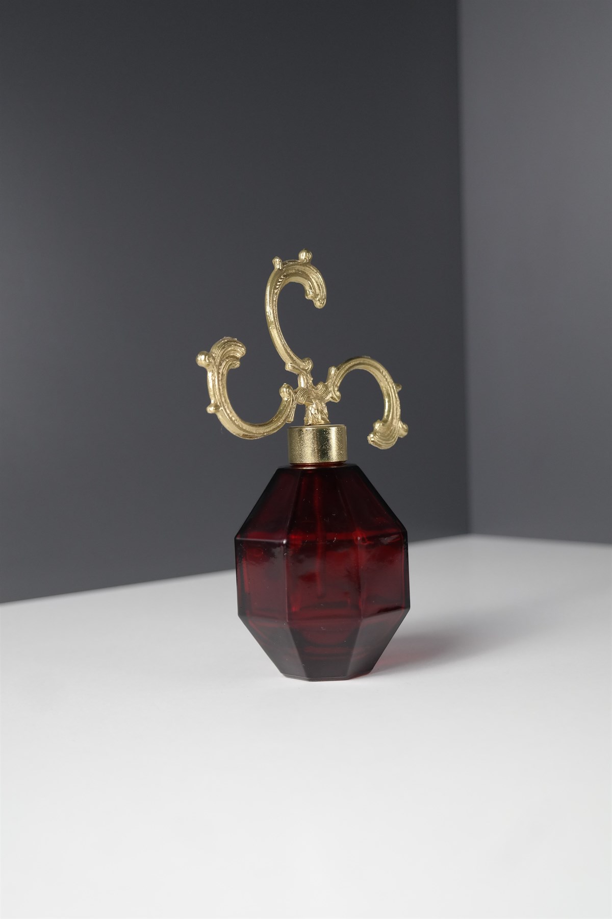 Elmas Kırmızı Cam Gold Metal Kapaklı Parfüm Şişesi Fiyatları | Joy Home  Accessories