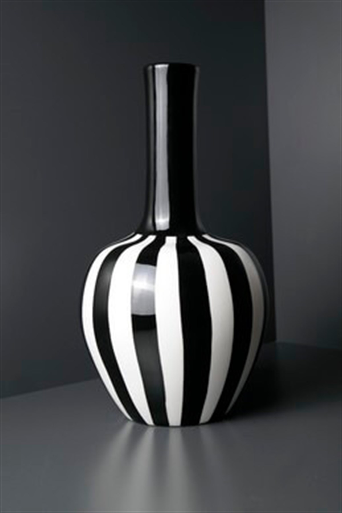 Siyah Beyaz Uzun Ağızlı Zebra Çizgili Vazo Fiyatları | Joy Home Accessories