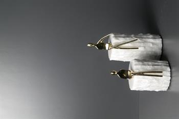 2'li Gold Metal Adam Detaylı Beyaz Mermer Kaideli Dekoratif Obje 23 ve 17 Cm Dekoratif Obje