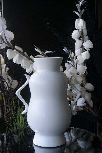 Beyaz Seramik 2 Kulplu El Detaylı Vazo Dekoratif Vazo