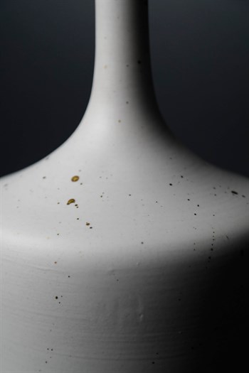 Beyaz Seramik Dar Ağızlı Gold Detaylı Dekoratif Vazo 31 Cm Dekoratif Vazo