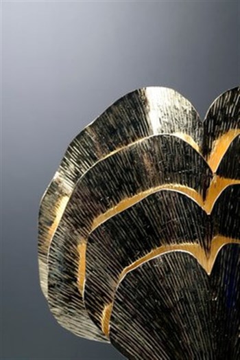 El Yapımı Dekoratif Obje Siyah Mermer Kaideli Gold Pirinç Metal Tek Yaprak Yonca Büyük Obje & Biblo