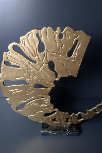 El Yapımı Dekoratif Obje Siyah Mermer Kaideli Gold Metal Pirinç  Desenli Yarım Ay Temalı Dekoratif Obje