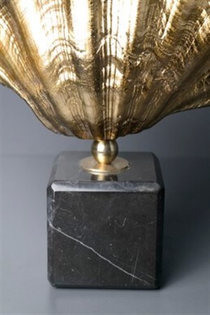 El Yapımı Dekoratif Obje Siyah Mermer Kaideli Gold Metal Pirinç Gövde İstiridye Kabuğu Temalı Obje & Biblo