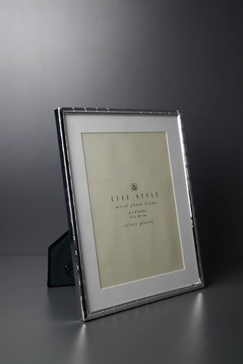 Gümüş Renk Metal Yüzey Çizgi Desenli İç Katmanlı Resim Çerçevesi  Küçük 21*26 Cm Dekoratif Çerçeve