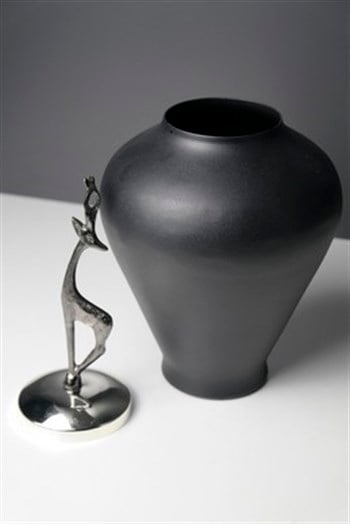Siyah Gövde Metal Gümüş Kaplama El Yapımı Pirinç Ceylan Detay Kapaklı Metal Dekoratif Küp 35 Cm Dekoratif Küp