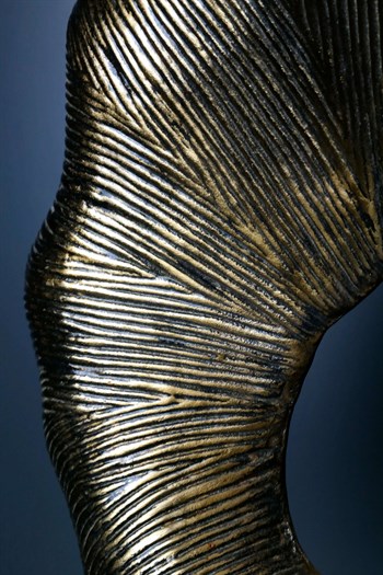 Siyah Mermer Tabanlı Gold Eskitme Çiçek Tasaramlı Dekoratif Obje Dekoratif Obje