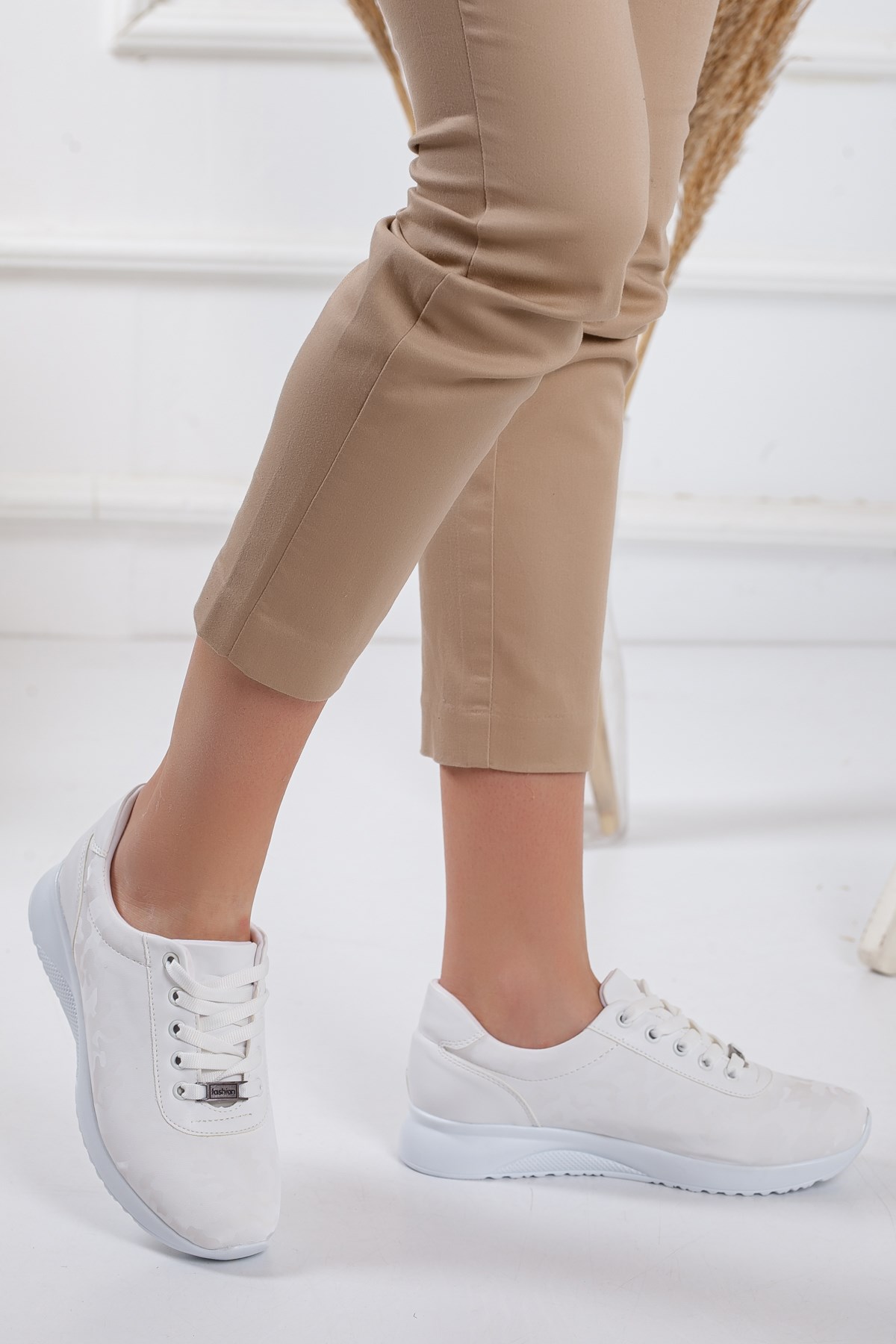 Kamuflaj Bağcıklı Beyaz Kadın Spor Ayakkabı