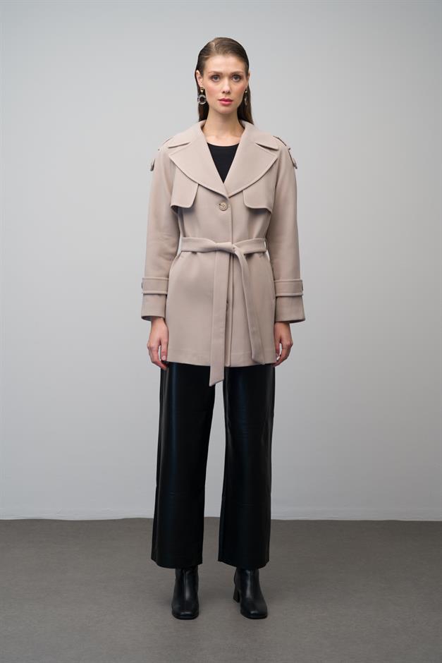 معطف بأكمام راجلان مع كتاف وتفاصيل عباءة حجر 3078