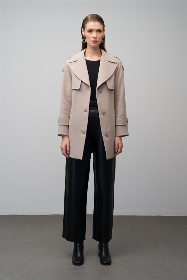 معطف بأكمام راجلان مع كتاف وتفاصيل عباءة حجر 3078