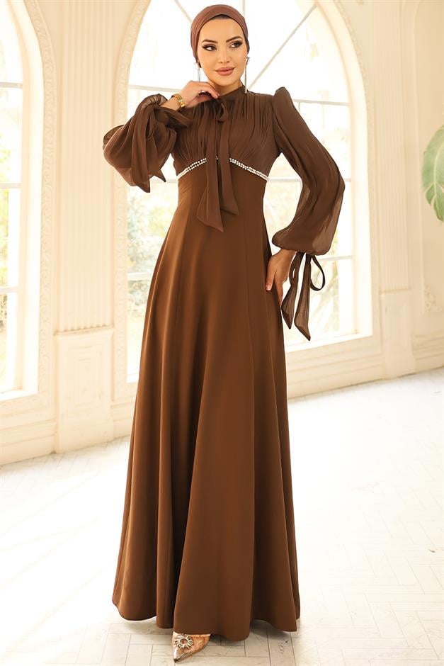 Bağcık ve İnci Detaylı Yoryo İpek Krep Kombinli Tesettür Abiye Elbise KAHVE 1685