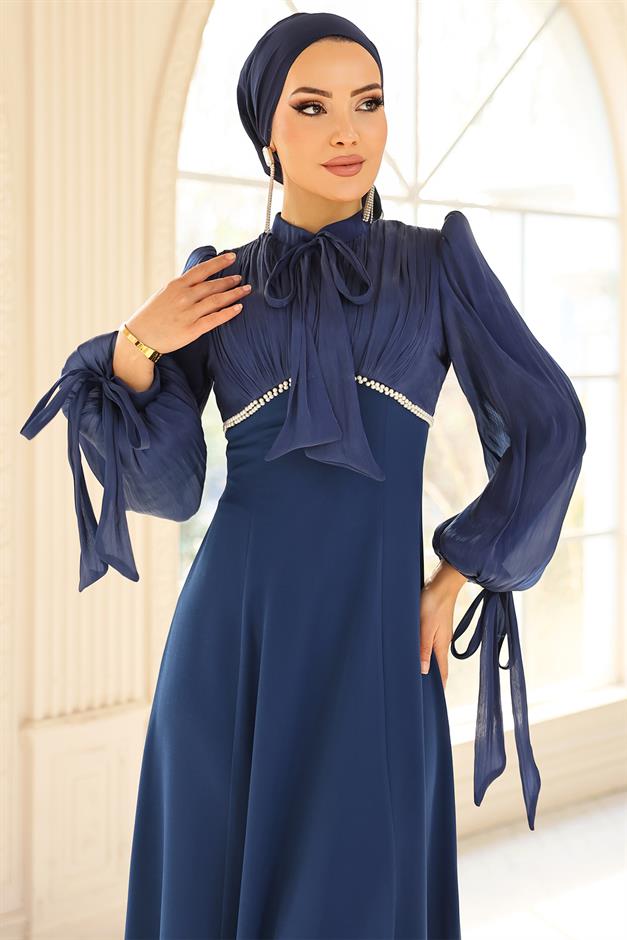 Bağcık ve İnci Detaylı Yoryo İpek Krep Kombinli Tesettür Abiye Elbise K. İNDİGO 1685
