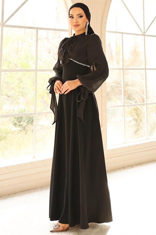 Bağcık ve İnci Detaylı Yoryo İpek Krep Kombinli Tesettür Abiye Elbise SİYAH 1685