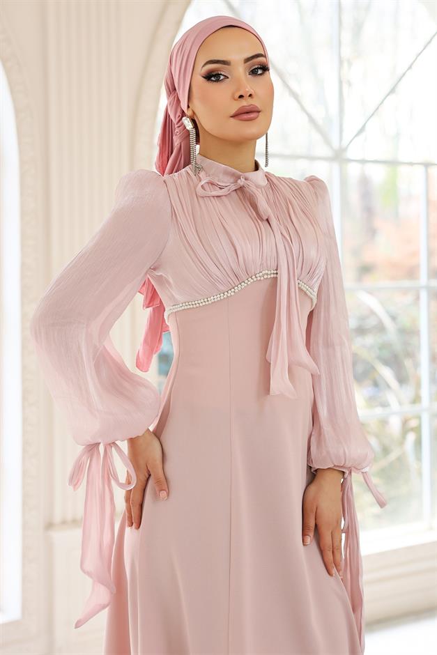 Bağcık ve İnci Detaylı Yoryo İpek Krep Kombinli Tesettür Abiye Elbise PUDRA 1685