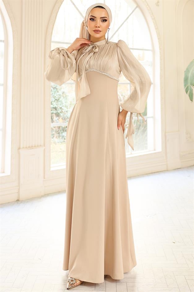 Bağcık ve İnci Detaylı Yoryo İpek Krep Kombinli Tesettür Abiye Elbise BEJ 1685