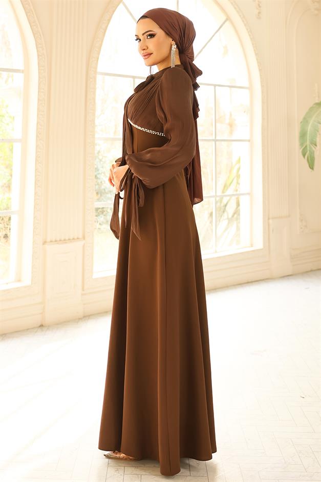 Bağcık ve İnci Detaylı Yoryo İpek Krep Kombinli Tesettür Abiye Elbise KAHVE 1685