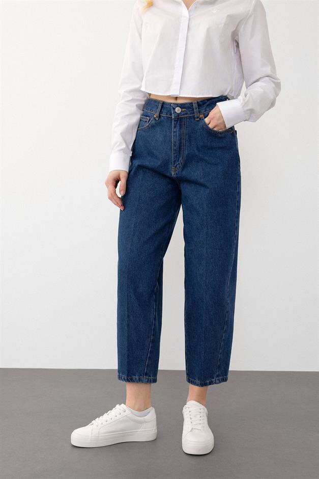 بنطال جينز قصير الساق بقصّة مريحة وقصّة منفوخة أزرق غامق 7572