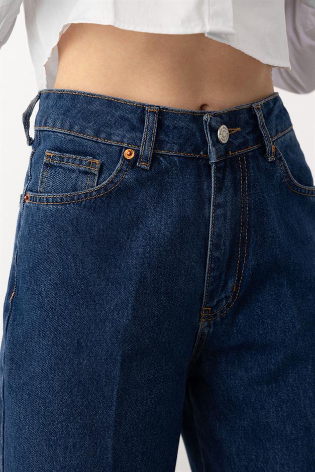 بنطال جينز قصير الساق بقصّة مريحة وقصّة منفوخة أزرق غامق 7572