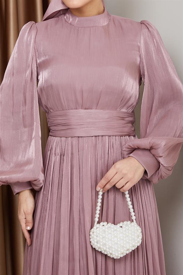 فستان سهرة حريري من يوريو للحجاب مع حزام خصر وتفاصيل مجمعة وَردَة 1225