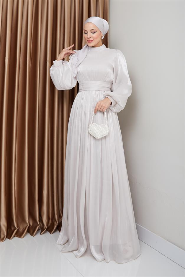 فستان سهرة حريري من يوريو للحجاب مع حزام خصر وتفاصيل مجمعة حجر 1225