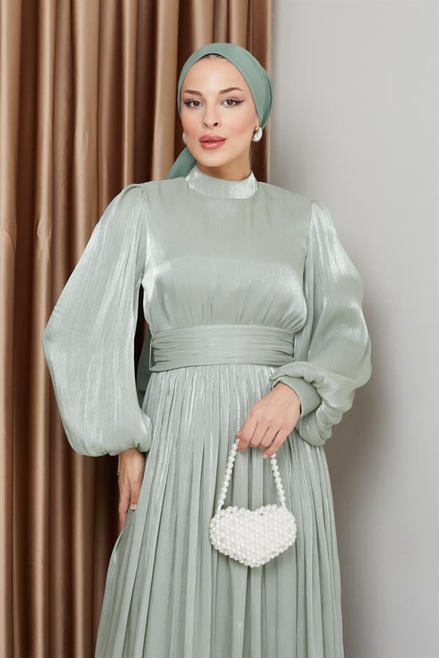 فستان سهرة حريري من يوريو للحجاب مع حزام خصر وتفاصيل مجمعة أخضر فاتح 1225