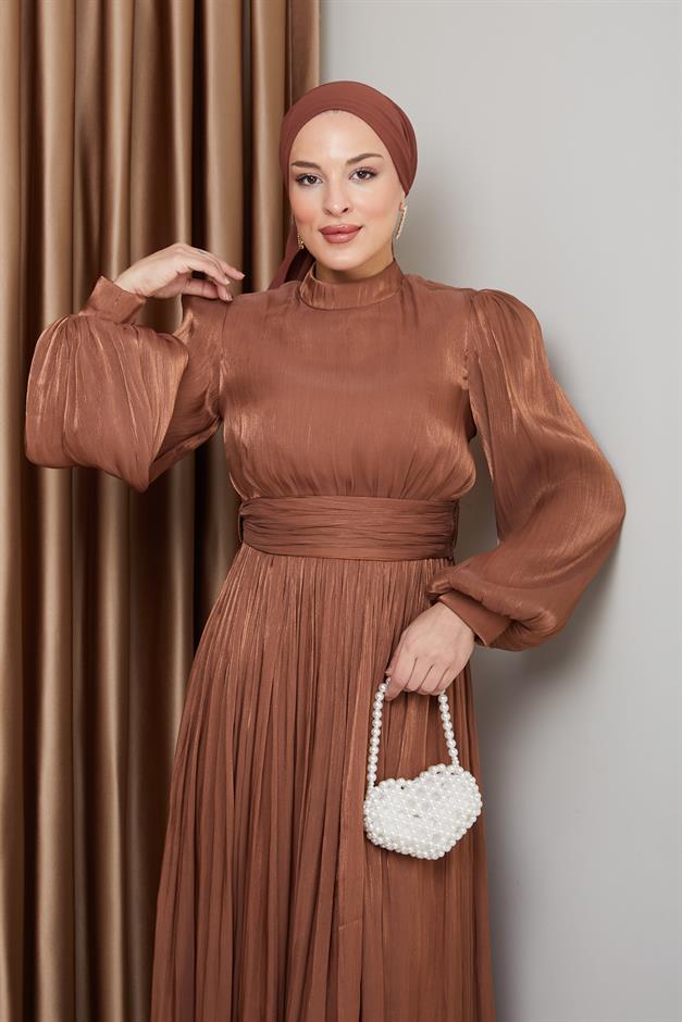 فستان سهرة حريري من يوريو للحجاب مع حزام خصر وتفاصيل مجمعة التبغ 1225