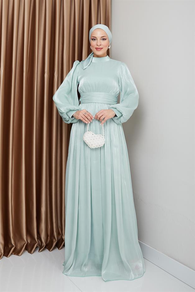 فستان سهرة حريري من يوريو للحجاب مع حزام خصر وتفاصيل مجمعة مثل 1225