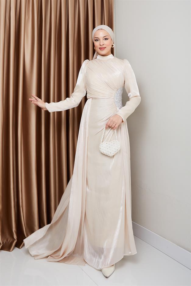 فستان سهرة حرير من يوريو للحجاب مع حجر خصر وتفاصيل تجميع كريم 1233