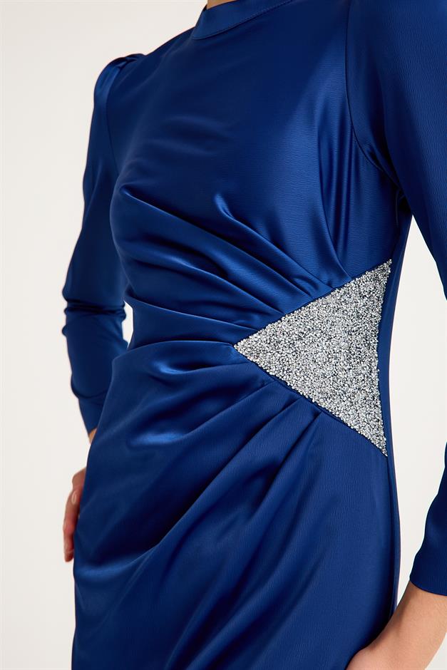 فستان سهرة ساتان مع حجر خصر وتفاصيل مطوية إنديجو 4898-E