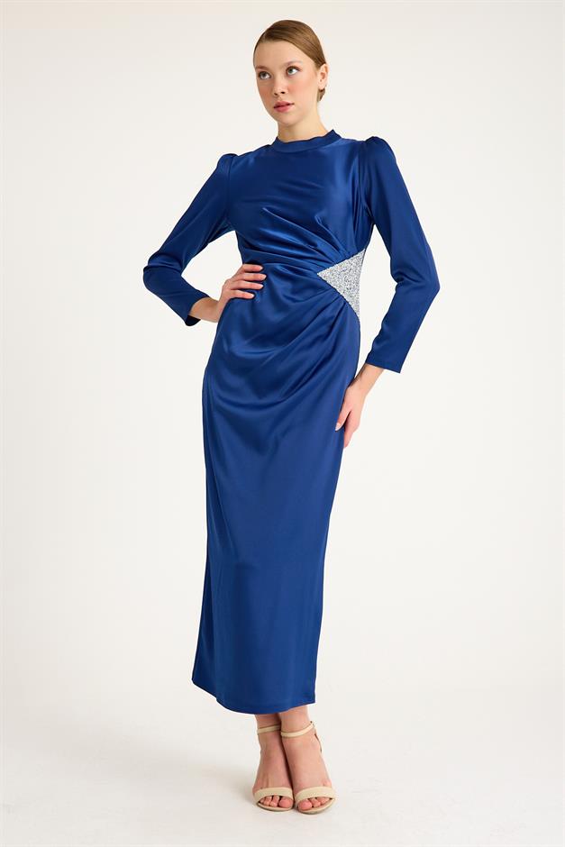 فستان سهرة ساتان مع حجر خصر وتفاصيل مطوية إنديجو 4898-E