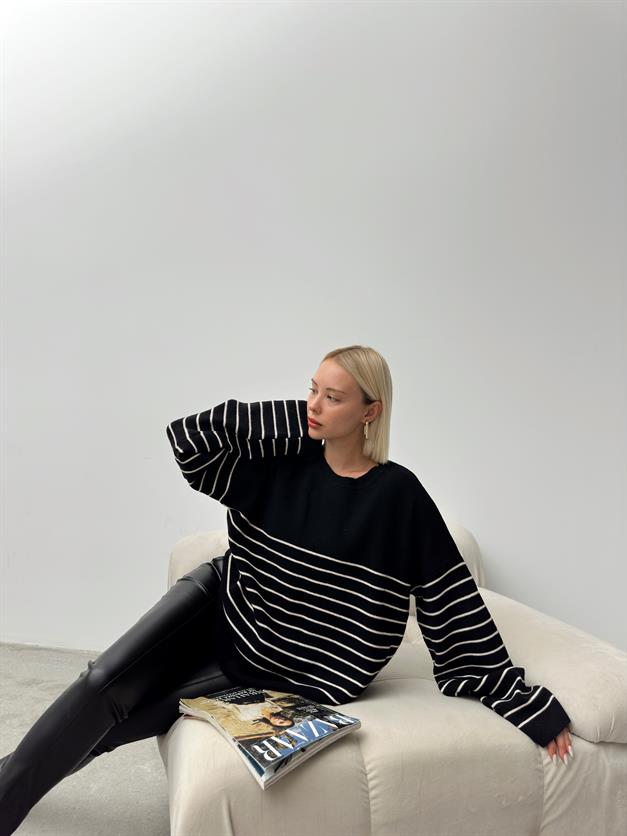 Crew Neck Striped Casual Knit Sweater BLACK 8238
