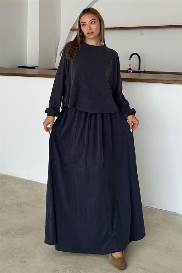 طقم بنطال رياضي من القماش الفاخر برقبة دائرية إنديجو 9383-TK