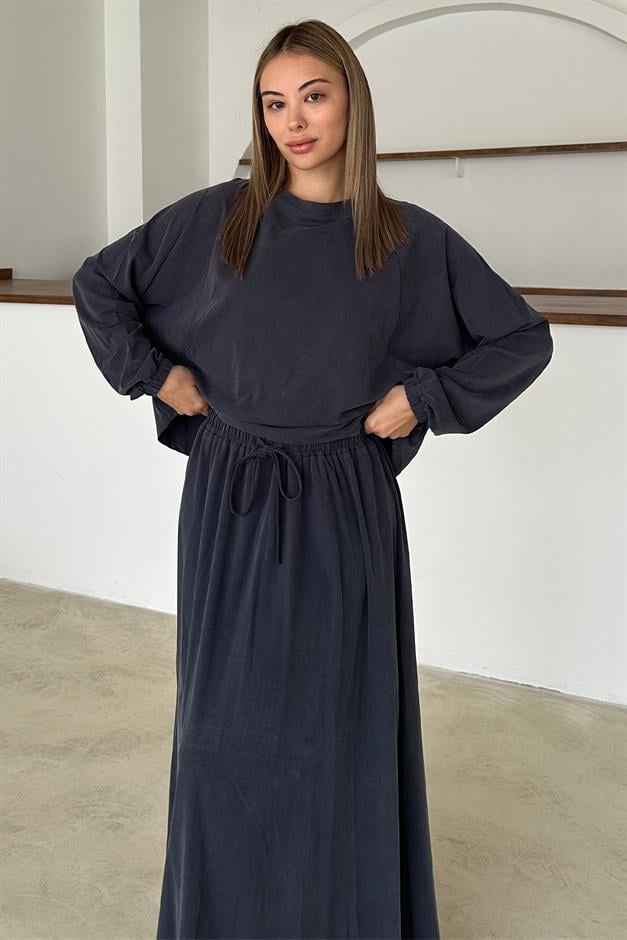 طقم بنطال رياضي من القماش الفاخر برقبة دائرية إنديجو 9383-TK