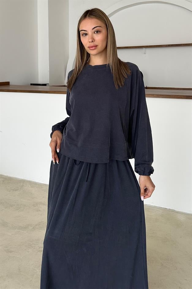 طقم بنطال رياضي من القماش الفاخر برقبة دائرية إنديجو 9383-TK