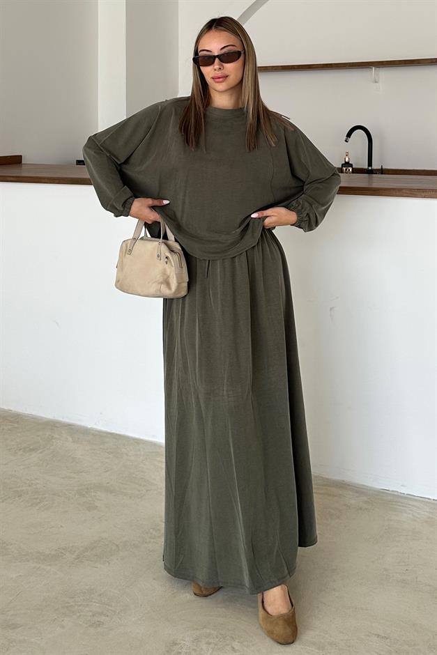 طقم بنطال رياضي من القماش الفاخر برقبة دائرية يمين 9383-TK