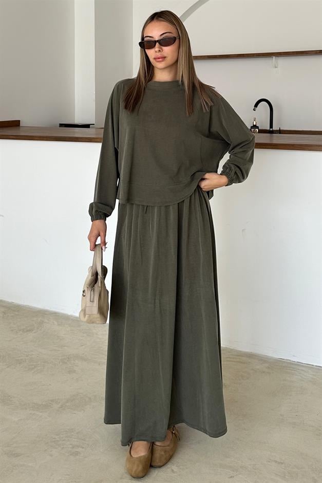 طقم بنطال رياضي من القماش الفاخر برقبة دائرية يمين 9383-TK