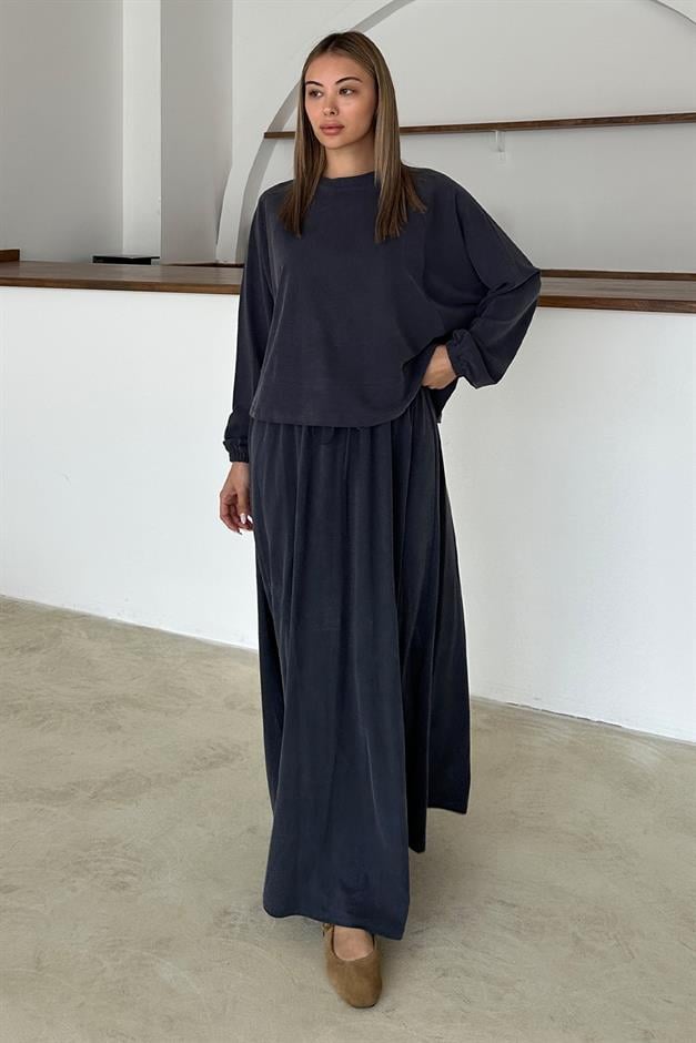 طقم بنطال رياضي من القماش الفاخر برقبة دائرية إنديجو 9383-TK