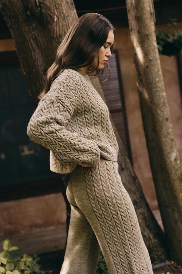 Crew Neck Hair Knit Sweater Suit VIZON 9369-TK