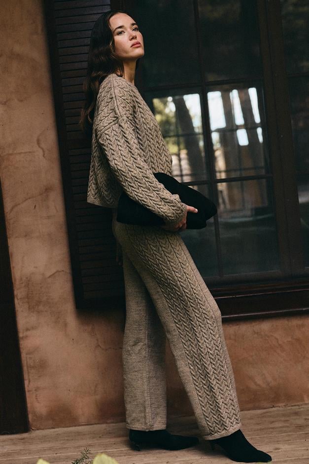 Crew Neck Hair Knit Sweater Suit VIZON 9369-TK