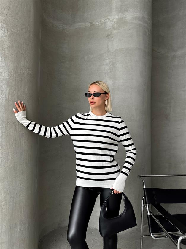 Crew Neck Black Striped Knit Sweater IVORY 8236
