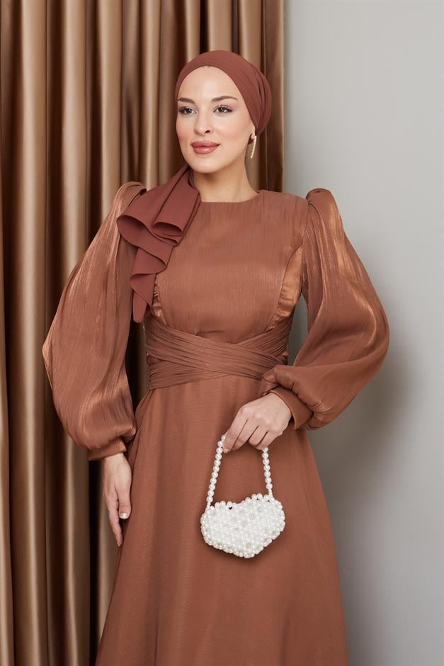 فستان سهرة حرير من يوريو مع حزام متقاطع التبغ 1238